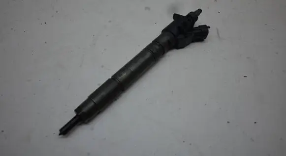 Volvo S60 Fuel injector 31303238