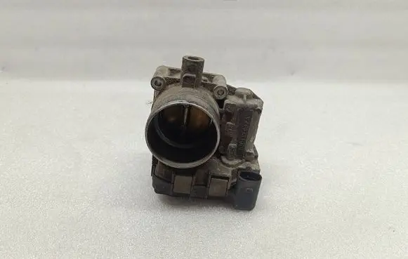 Volkswagen Golf V Throttle valve 03C133062A