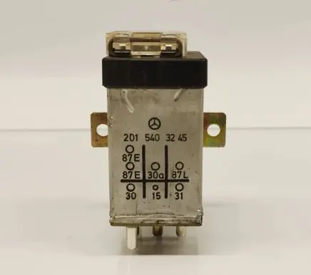 Mercedes-Benz E W124 Other relay 2015403245 A2015403245