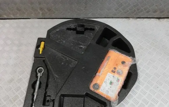 Citroen DS4 Tire air pump compressor 
