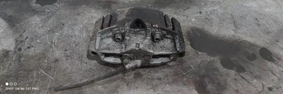Volvo XC90 Front brake caliper 945