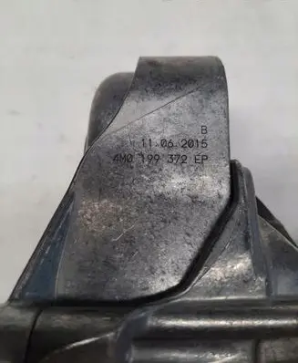 Engine mount vacuum valve