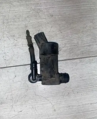 Volvo V70 Windscreen/windshield washer pump 1s7117k624fe
