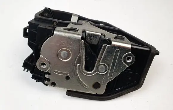 BMW 5 E60 E61 Rear door lock 7167076