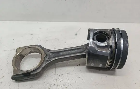 Peugeot 508 Piston with connecting rod