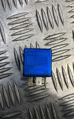 Audi A6 S6 C5 4B Other relay 8A0951253