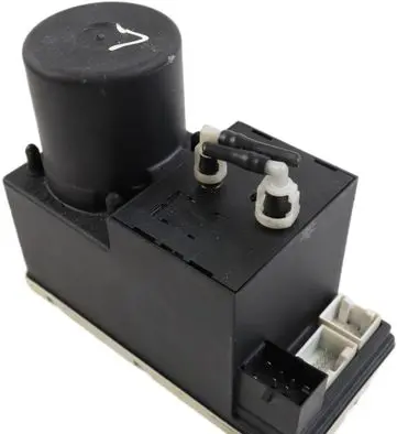 Audi A4 S4 B5 8D Central locking vacuum pump 8L0862257L 1006270498