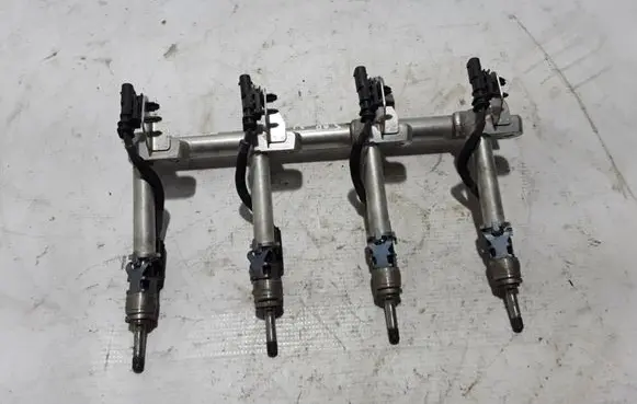 Volvo S90, V90 Fuel main line pipe 32203060