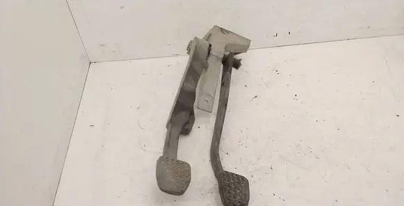 BMW 3 E36 Pedal assembly 1161962