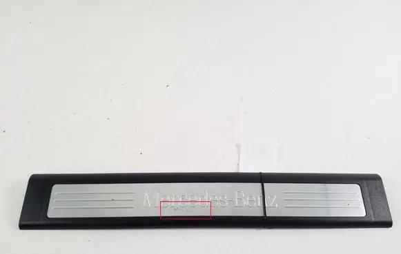 Mercedes-Benz ML W164 Front sill trim cover A1646803435
