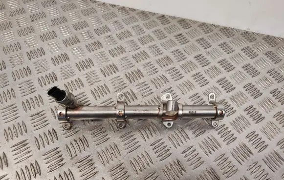 Audi Q5 SQ5 Fuel main line pipe 06M133316L