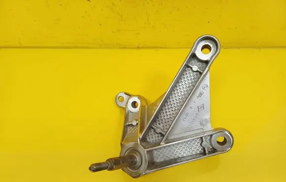 Renault Clio III Gearbox mounting bracket 8200043084 8200457080