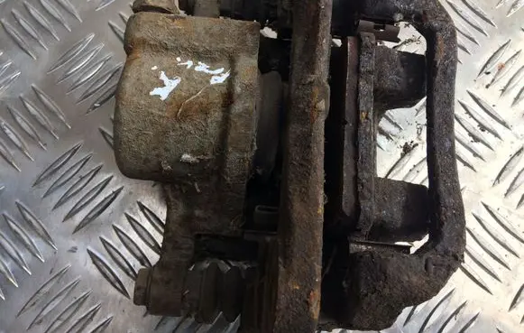 Toyota Previa (XR30, XR40) II Rear brake caliper