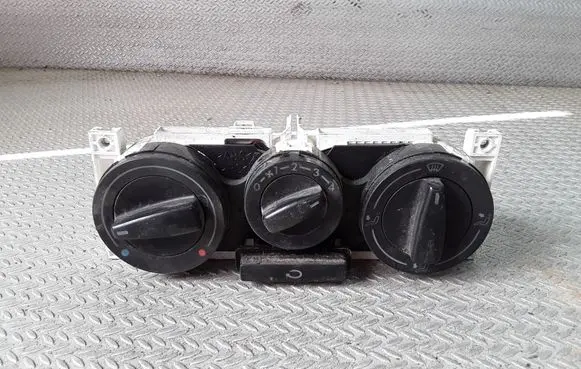 Volkswagen Golf IV Climate control unit 1J0819045F