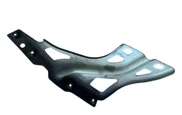 Audi Q3 8U Fender mounting bracket 8U0821135