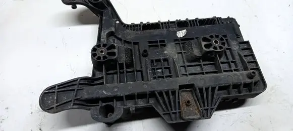 Volkswagen Caddy Battery tray 1K0915333