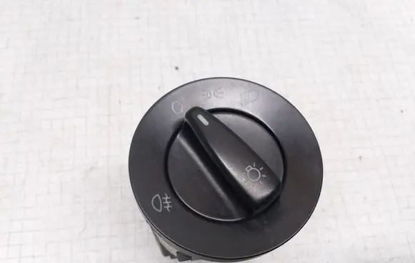 Volkswagen Golf IV Light switch 1C0941531