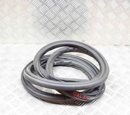 BMW i3 Trunk rubber seal (body) 7296906