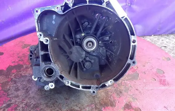 Manual 5 speed gearbox
