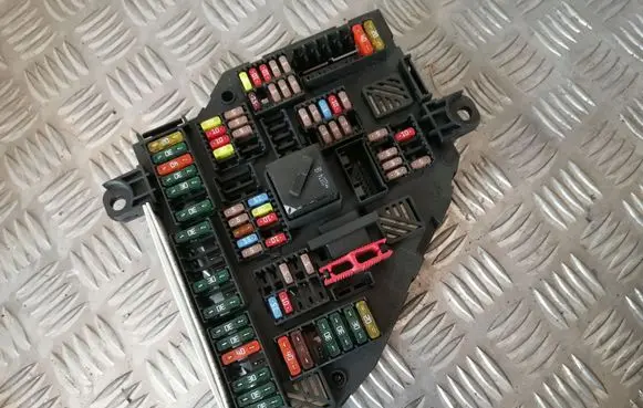 BMW 5 F10 F11 Fuse module 9234423