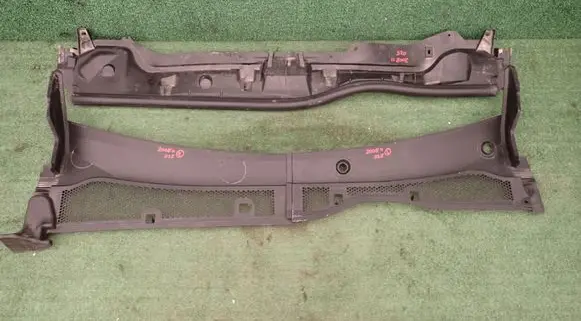 Peugeot 2008 II Wiper trim