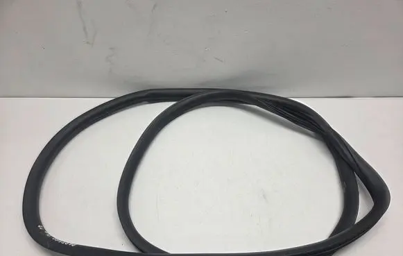 Peugeot Partner III Front door rubber seal 9818018380