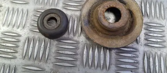 Volkswagen PASSAT B4 Coil spring mount 