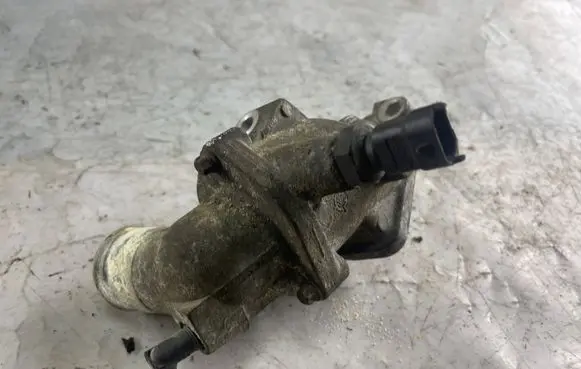 Opel Zafira A Thermostat housing 90573325 2503185