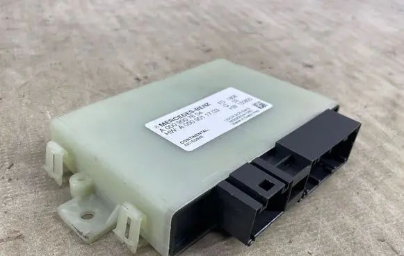 Mercedes-Benz E W213 Reducing agents exhaust control unit A0009007604 A0009011703