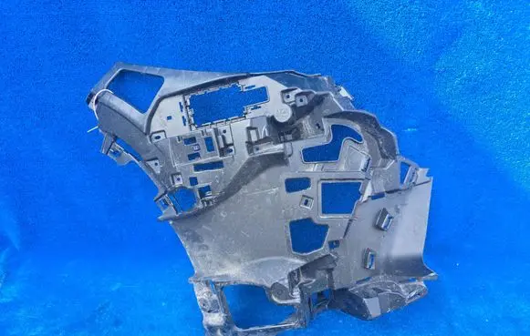 BMW X2 U10 Front bumper mounting bracket 7884920