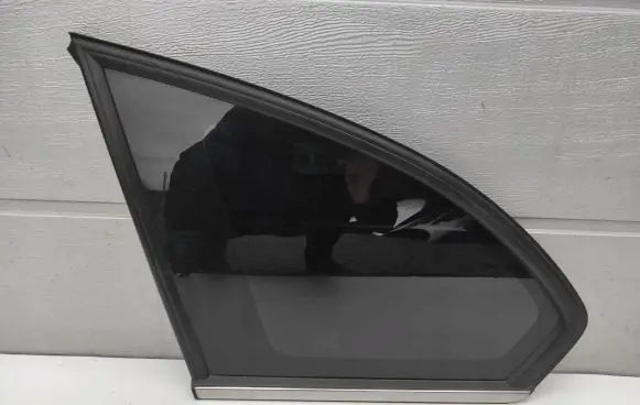 Chevrolet Captiva Rear side window 96622512