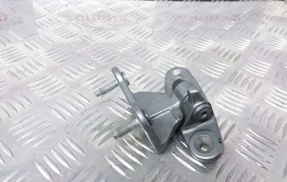 Mercedes-Benz C W204 Rear door upper hinge A047058