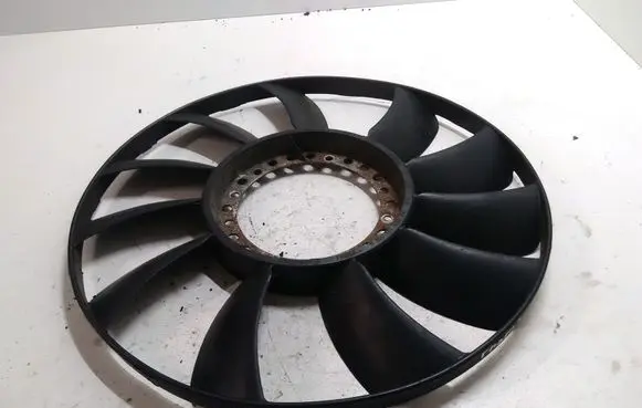 Volkswagen PASSAT B5 Fan impeller 058121301B