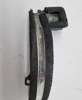 Chrysler Pacifica Mirror indicator light 805477 210311
