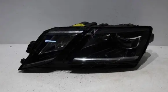 Skoda Octavia Mk3 (5E) Headlight/headlamp 5E1941015E 030110423107 E15A6369