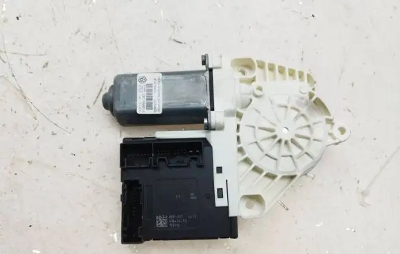 Volkswagen PASSAT CC Front door window regulator motor 3C0959792C 3C8959702 BRF0016433