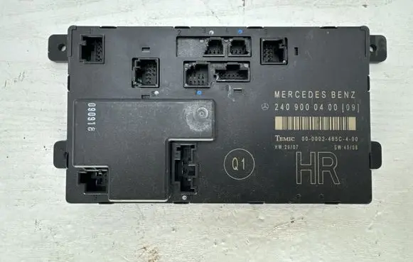 Mercedes-Benz E W213 Seat control module A2409000400 2409000400 000002465C400