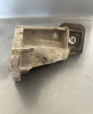 Land Rover Range Rover Sport L320 Engine mounting bracket 4H226061AA
