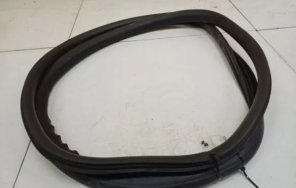 Volvo V50 Rubber seal front coupe door
