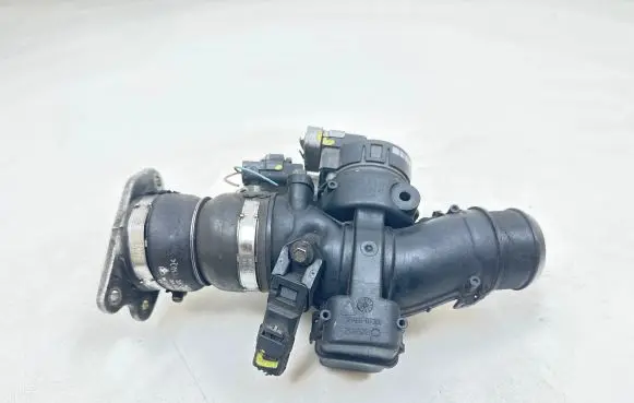 Ford Focus Throttle valve 25365221