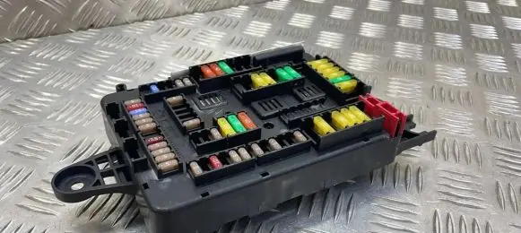 BMW 1 F20 F21 Fuse module 938907001 1030682 19561000001