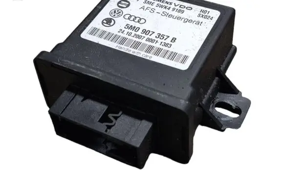 Volkswagen PASSAT B6 Light module LCM 5M0907357B 5WK49189