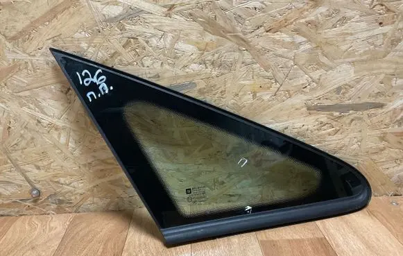 Opel Zafira B Front triangle window/glass 43R007951 E000255