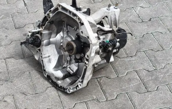 Dacia Sandero III Manual 5 speed gearbox 320103869R 260707HR0915 304010877R