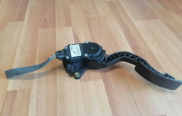 Renault Laguna III Accelerator throttle pedal 180050001R 0280755085