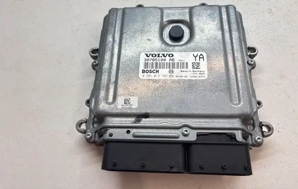 Volvo S80 Engine control unit/module 0281012765