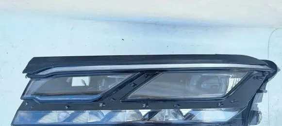 Volkswagen Touareg III Headlight/headlamp 761941081A