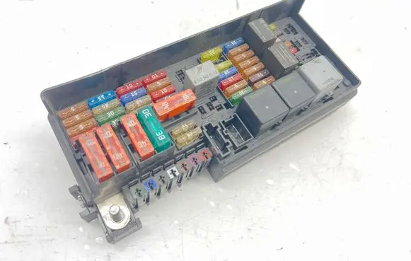 Mercedes-Benz ML W164 Fuse module A1645402372
