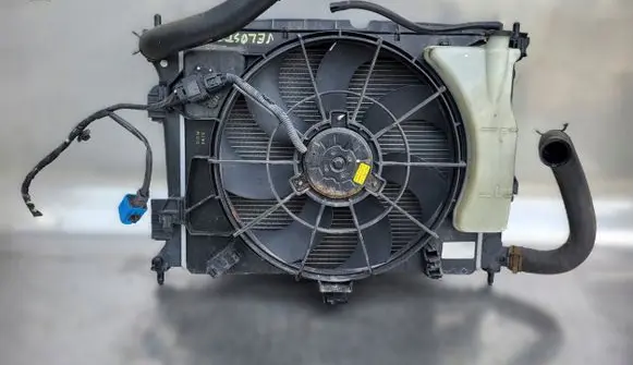 Hyundai Veloster Radiator cooling fan shroud