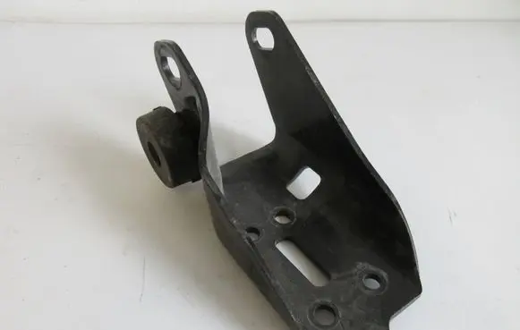 Toyota Verso Engine mounting bracket